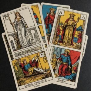 Combinação das cartas A Justiça e O Carro sobre decisões difíceis