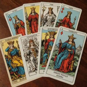 Combinação das cartas O Carro e O Julgamento sobre decisões difíceis