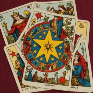 Combinação das cartas Os Enamorados e A Estrela em momentos de transição