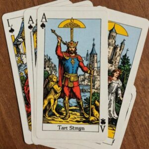 Combinação das cartas A Torre e A Força na vida financeira