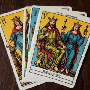 Combinação das cartas O Julgamento e A Justiça em relacionamentos